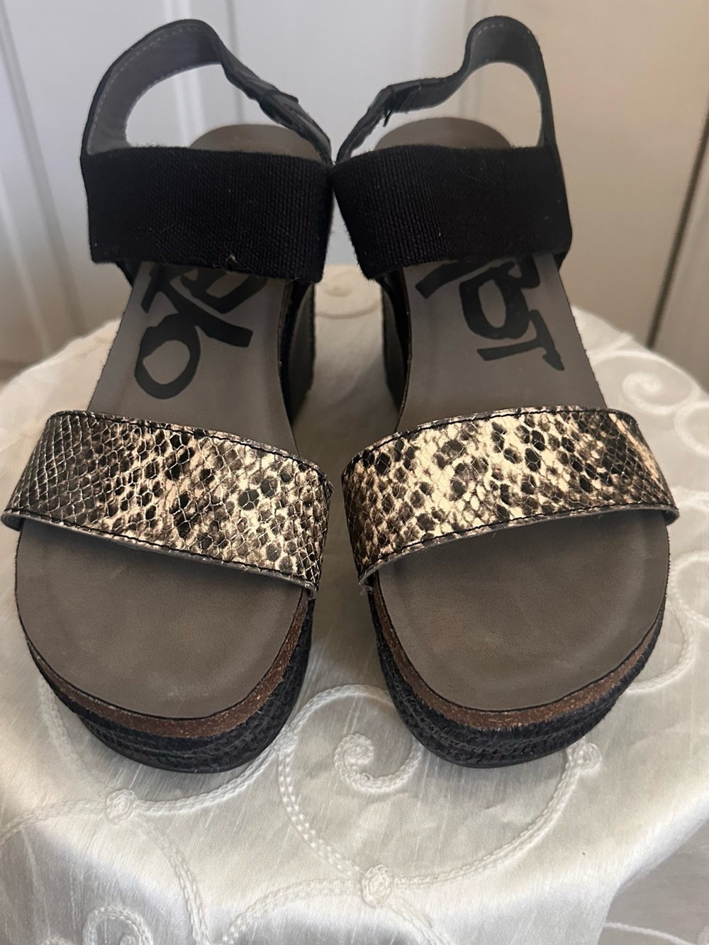 OTBT Black Elastic Wedge Sandals with Metallic Snake-Print Strap - Picture 9 of 10